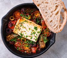 Запеченная фета с овощами