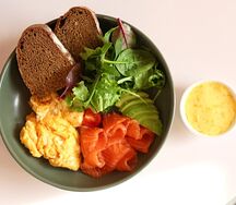 Скандинавский завтрак с лососем слабой соли