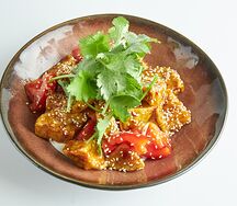 Салат из баклажанов и с сыром страчателла