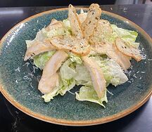 Салат Цезарь с курицей