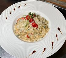 Орзо с тигровыми креветками и шпинатом