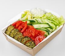 Салат Цезарь с фалафелем