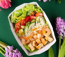 Салат Цезарь с креветками