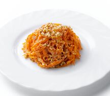 Салат из моркови с орехами