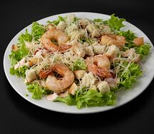 Салат Цезарь с креветками