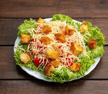 Салат Цезарь с курицей