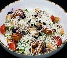 Салат Цезарь с креветками