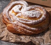 Булка с сахарной пудрой