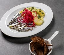 Хамса с картофелем и лучком