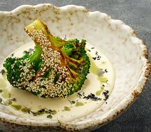 Стейк из брокколи с кукурузным кремом