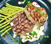 Медальоны из говядины на спарже