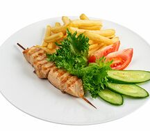 Куриный шашлычок с картошечкой фри