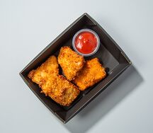 4 домашних наггетса с кетчупом