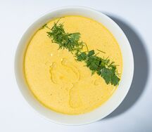 Двойной крем-суп из курицы с сухариками 