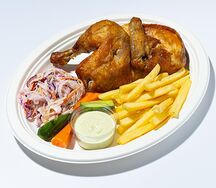 Половина курицы гриль с салатом Коул Слоу и гарниром на выбор 
