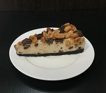 Чизкейк карамельный с арахисом