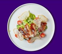 Салат Цезарь с курицей