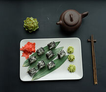 Лосось с омлетом