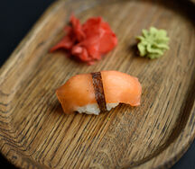 Суши лосось