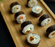 Классика с мидиями и нори