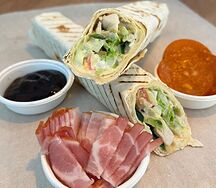 Мясная шаверма в сливочном соусе и соусе барбекю