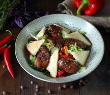 Теплый салат с куриной печенью