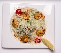 Салат Цезарь с креветками
