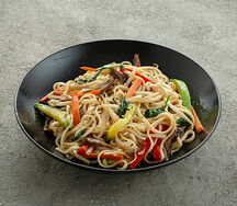 Удон с овощами и грибами