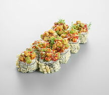 Темпура-ролл с креветкой и тартаром из авокадо