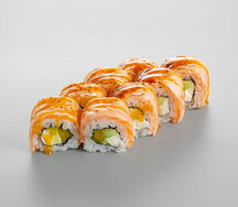 Филадельфия с опаленным лососем и манго