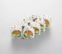 Ролл с лососем и авокадо