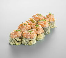 Темпура-ролл с тартаром из лосося