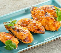 Запеченные мидии с лососем