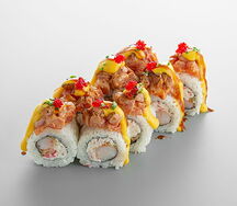 Опаленный ролл с креветкой и острым тунцом