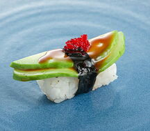 Суши с авокадо