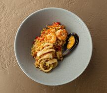 Рис с морепродуктами, овощами и соусом терияки