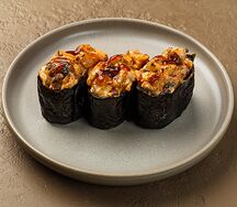 Угорь, запечённый под спайси-соусом