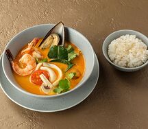 Том ям с морепродуктами