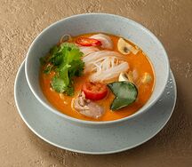 Том ям с цыплёнком и фунчозой