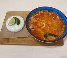 Том ям с морепродуктами и кокосовым молоком