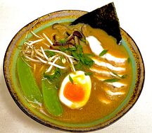 Рамен том ям с курицей