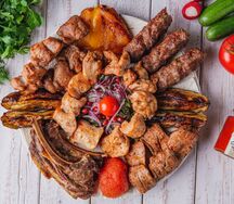 Ассорти шашлыков с овощами