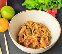 Удон в сливочном соусе с креветкой