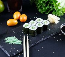 Ролл маки с огурцом