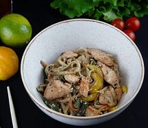 Удон в сливочном соусе с лососем