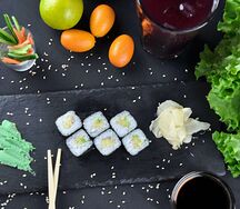 Ролл маки с авокадо