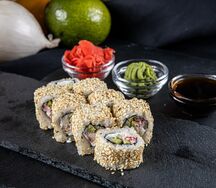 Ролл Калифорния в кунжуте