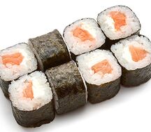 Маки с лососем и сыром