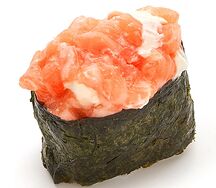 Гункан лосось спайси