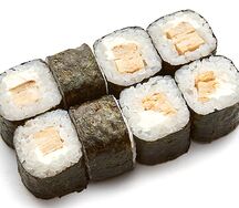 Маки с омлетом и сыром